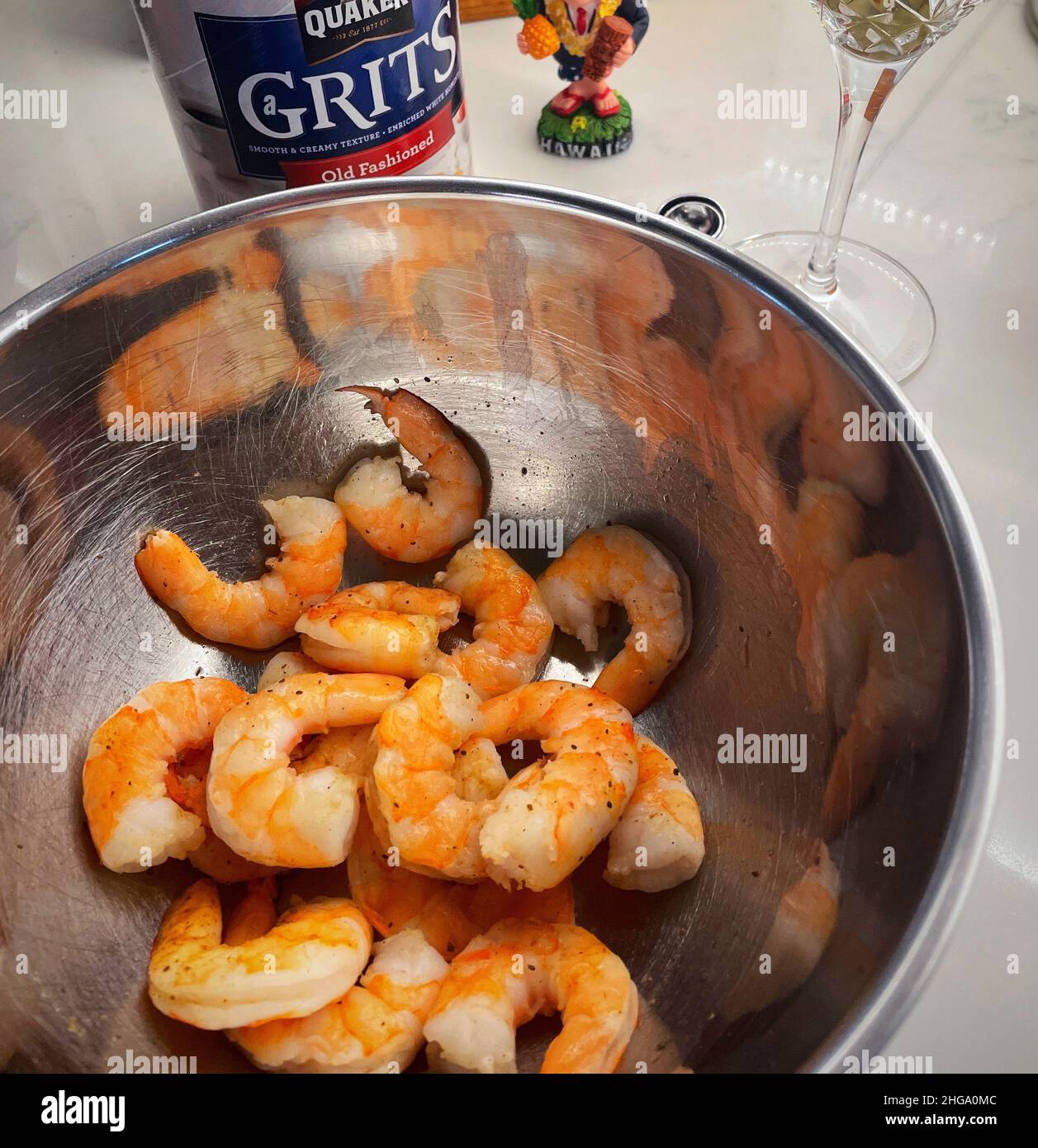 Principaux ingrédients pour les crevettes et les gruau en attente de cuisson, 2022, États-Unis Banque D'Images