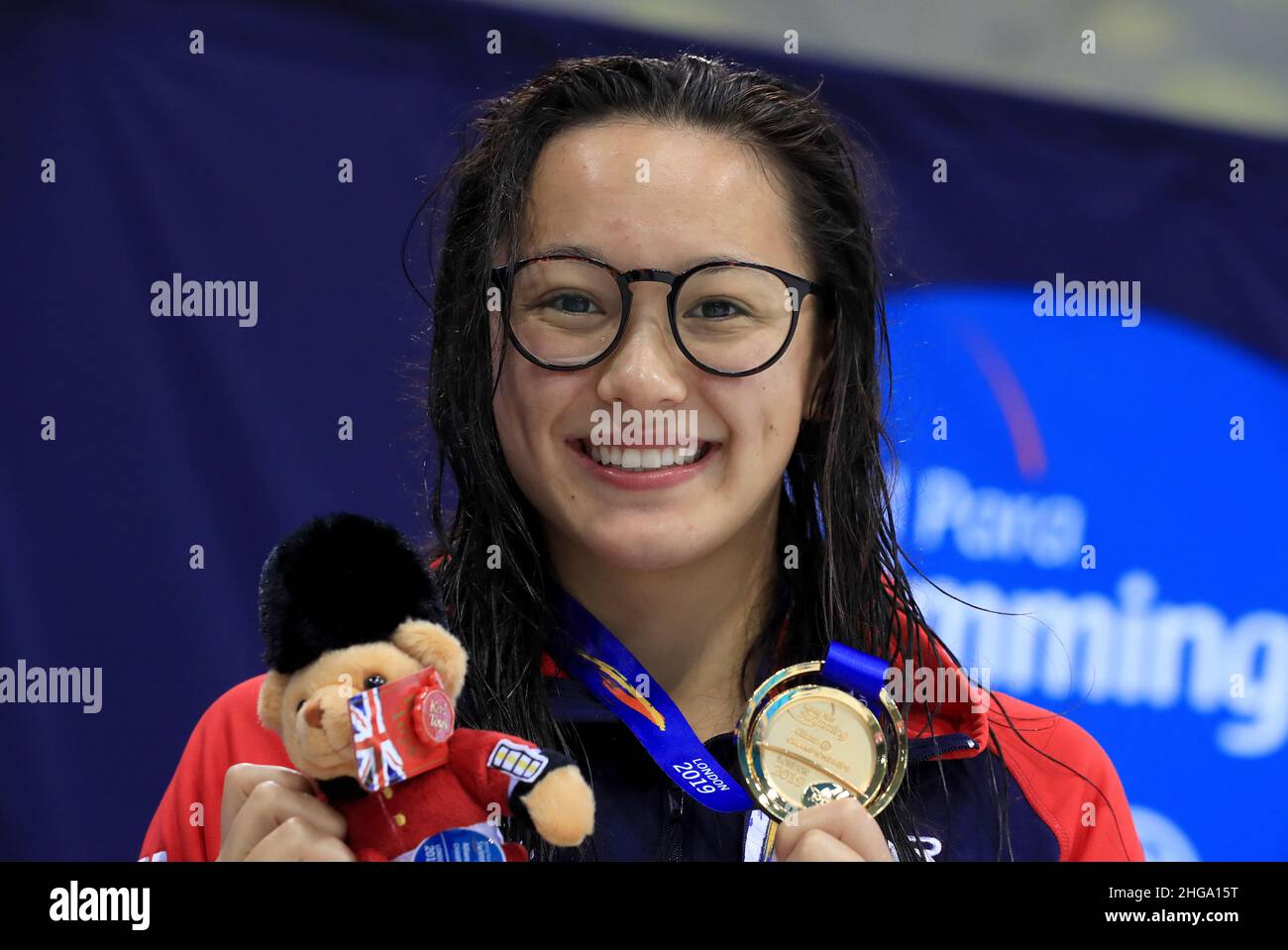 Photo du dossier en date du 13-09-2019 de la Grande-Bretagne Alice Tai pose avec sa médaille d'or après avoir gagné les femmes 50 mètres Freestyle S8.La championne de natation paralympique britannique Alice Tai a eu sa jambe droite amputée sous le genou en raison de la douleur accrue dans son pied.Date de publication : le mercredi 19 janvier 2022. Banque D'Images