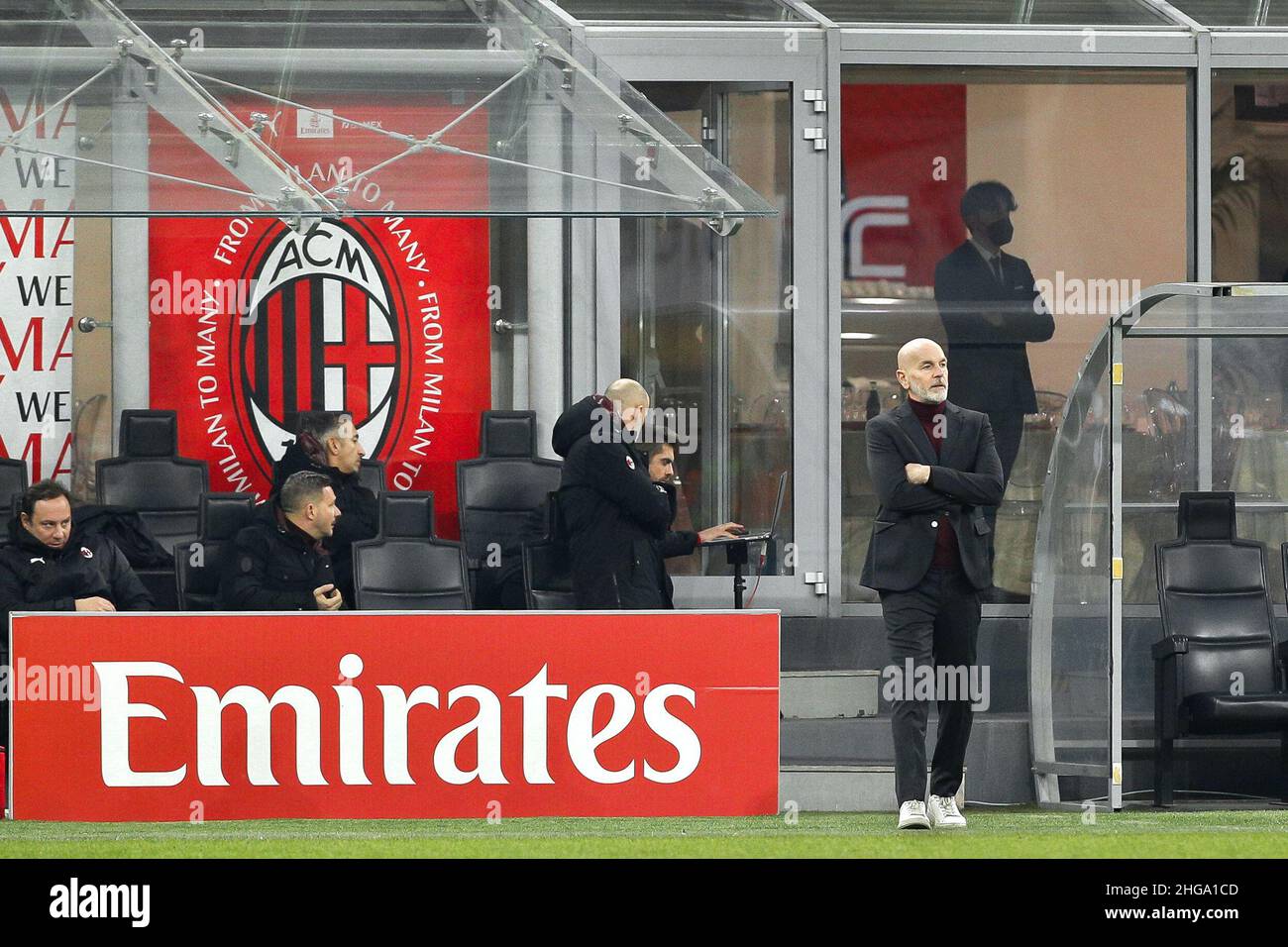 Milan, Italie.17th janvier 2022.Italie, Milan, jan 17 2022: Stefano Pioli (directeur de Milan) suit l'action du banc dans la deuxième moitié pendant le match de football ac Milan vs Spezia, série A 2021-2022 day22, San Siro stade (photo de Fabrizio Andrea Bertani/Pacific Press/Sipa USA) crédit: SIPA USA/Alay Live News Banque D'Images