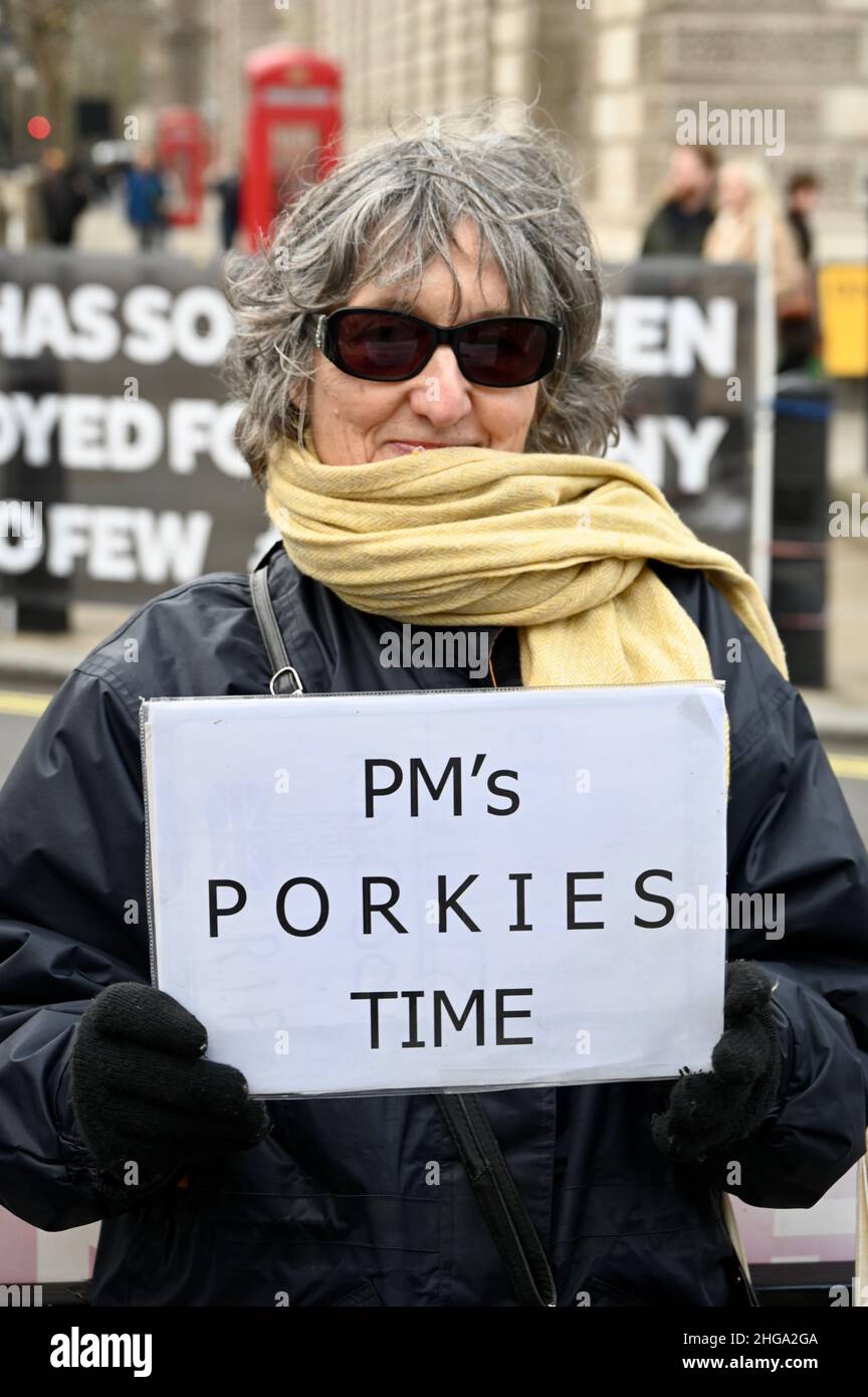 Londres, Royaume-Uni.Des militants de la SODEM ont protesté en faveur du retrait de Boris Johnson au poste de Premier ministre.Chambres du Parlement, Westminster. Banque D'Images