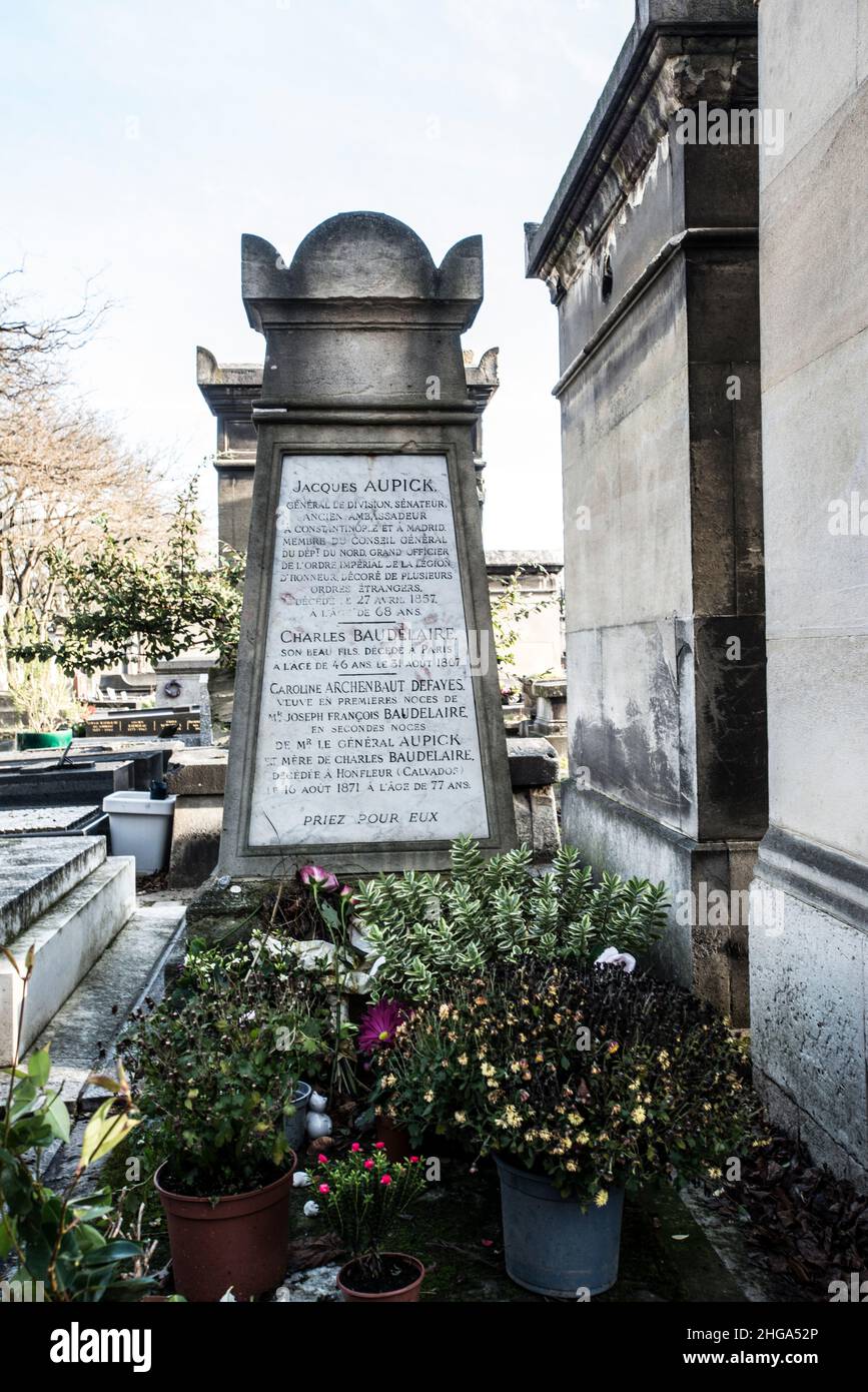 Tombeau de Charles de Baudelaire au cimetière Montparnasse, Paris Banque D'Images