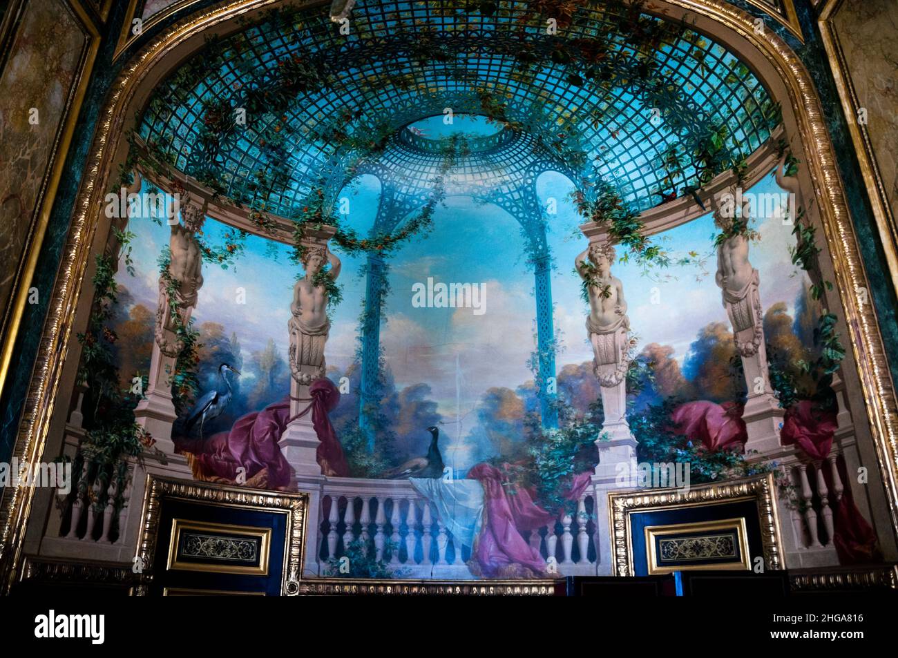 Décor opulent de la petite salle à manger des appartements Napoleon III du Musée du Louvre, Paris, France. Banque D'Images
