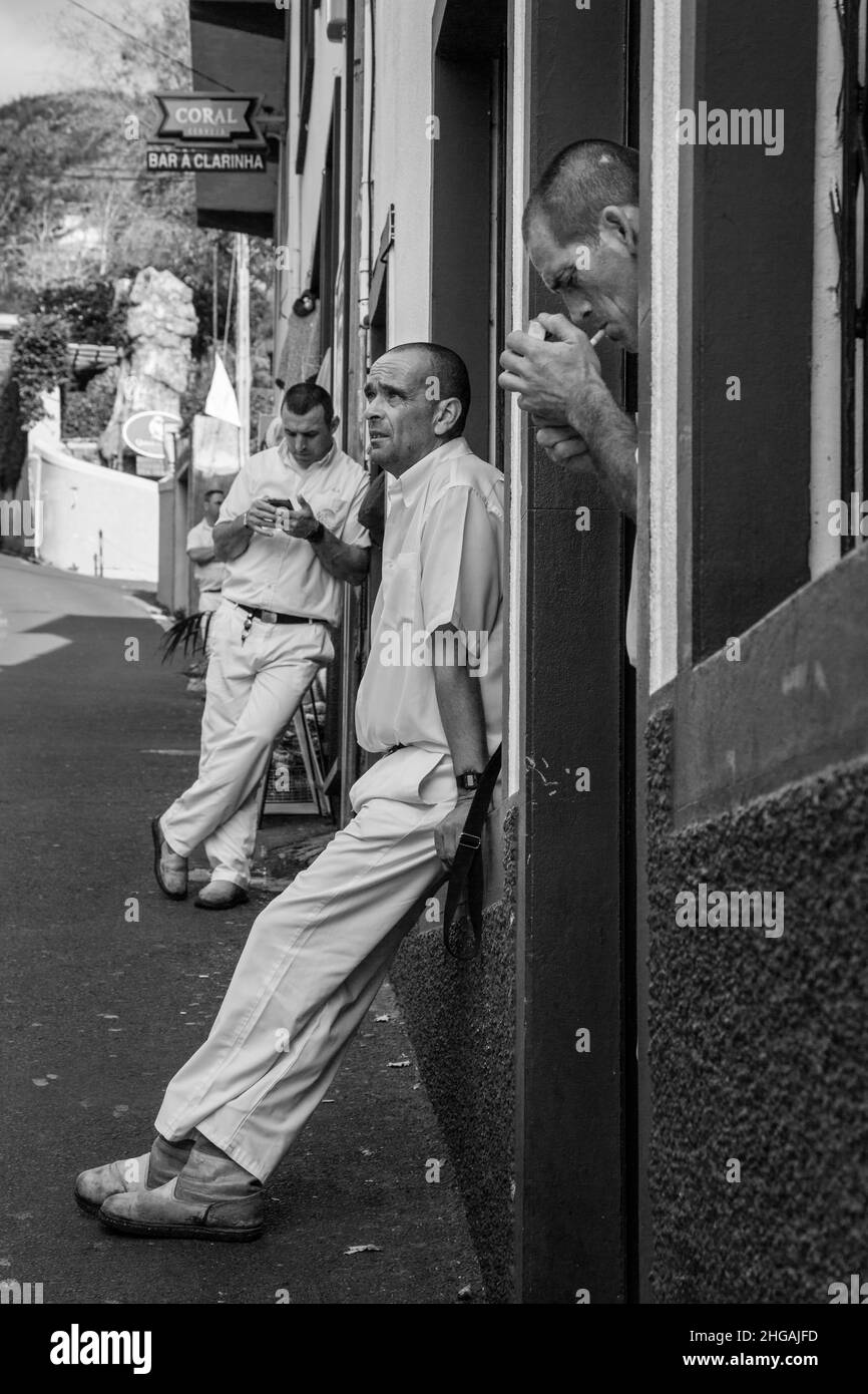 Carreiros se reposant entre les randonnées de toboggan, Monte, Funchal, Madère Banque D'Images