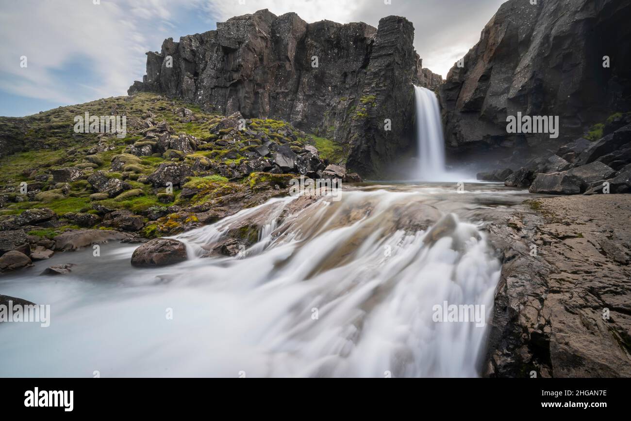 Cascade de Foladafoss, col d'Oexi, rivière Berufjaroara, Austurland, Islande Banque D'Images