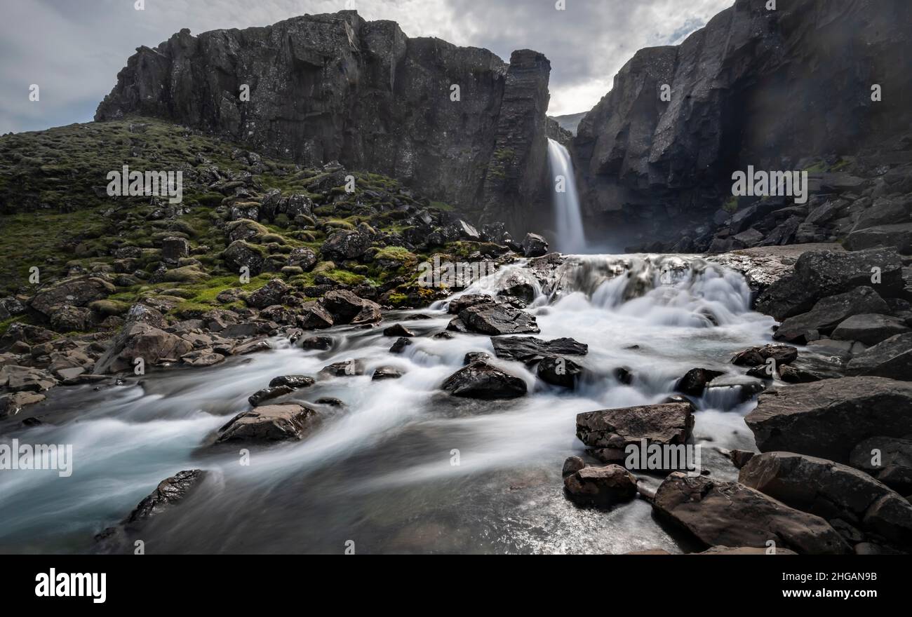 Cascade de Foladafoss, col d'Oexi, rivière Berufjaroara, Austurland, Islande Banque D'Images