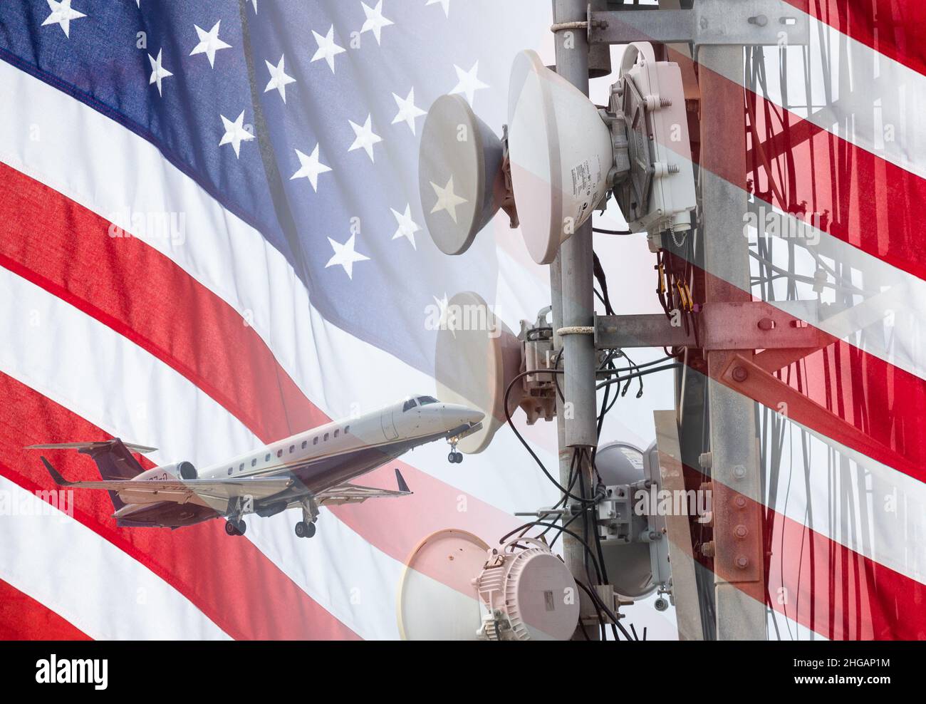 USA 5G concept. Antenne de réseau de télécommunications, avion, avion avec drapeau Stars and Stripes. Banque D'Images
