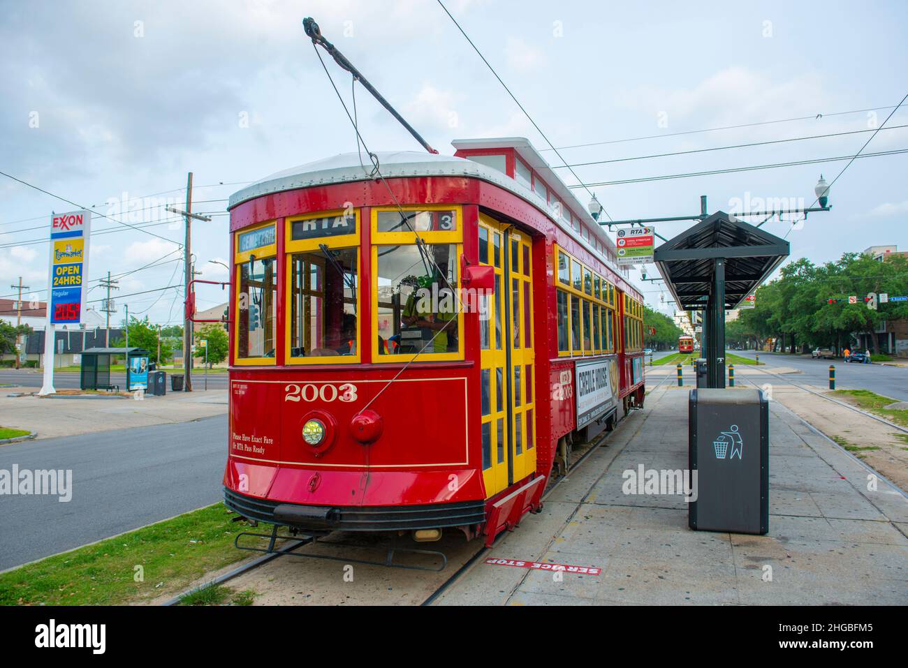 RTA Streetcar Canal Line route 47 à la station Broad Street dans le quartier français au centre-ville de la Nouvelle-Orléans, Louisiane LA, États-Unis. Banque D'Images
