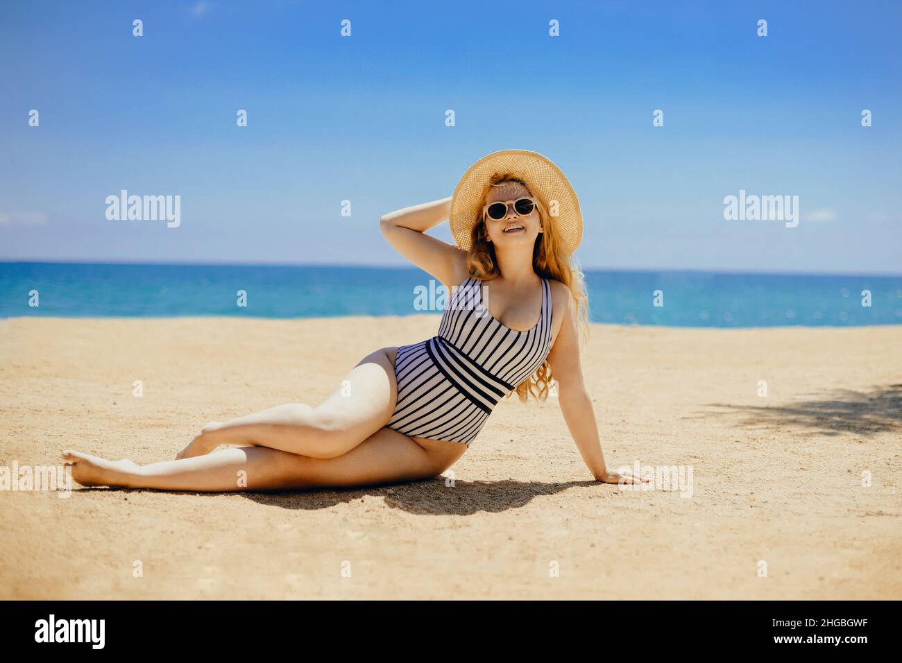 Girl in a swimsuit Banque de photographies et d'images à haute résolution -  Alamy