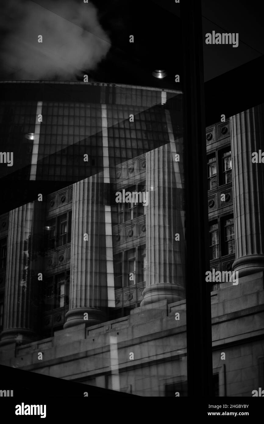 Réflexions à travers une fenêtre Banque D'Images