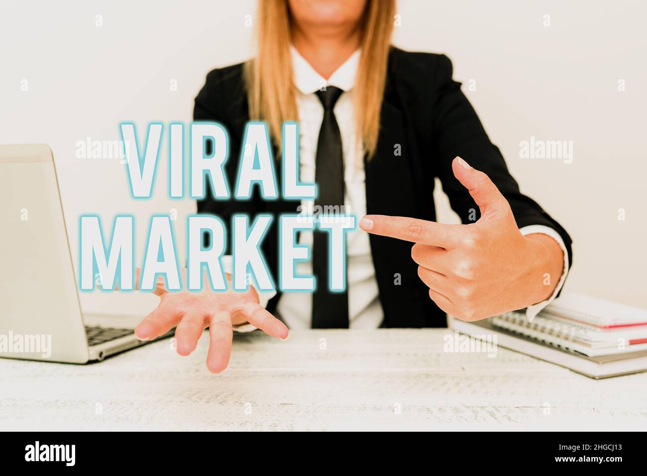 Texte d'écriture marché viral. Réseau conceptuel de photos transmettant et diffusant un message ou une vidéo sur un produit ou un service expliquant le problème de l'entreprise Banque D'Images