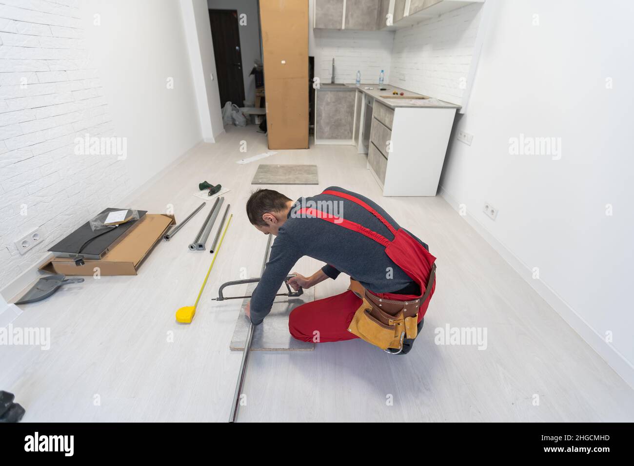 Cuisine sur mesure dans différents d'installation des armoires de cuisine remodeler Banque D'Images