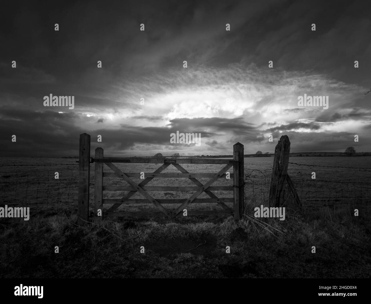 Photographie infrarouge des nuages de tempête sur la campagne dans les collines de Mendip, Somerset, Angleterre. Banque D'Images