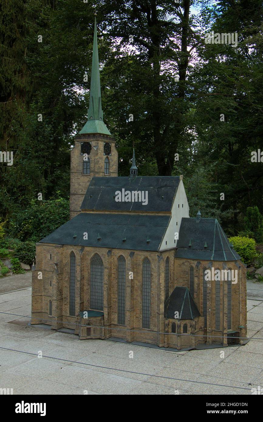 Miniature de la cathédrale Saint-Bartholomée de Pilsen dans le parc miniature Bohemium près de Marianske Lazne, région de Plzeň, République tchèque, Europe Banque D'Images