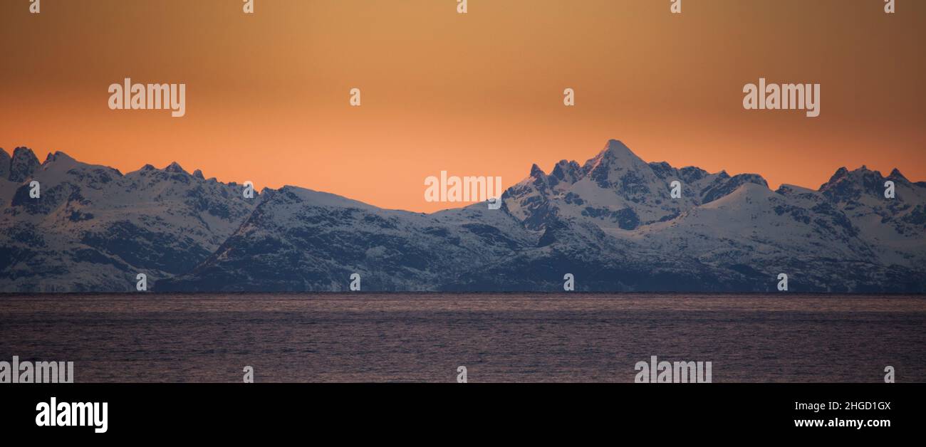 Magnifique coucher de soleil à Lofoten, Norvège Banque D'Images