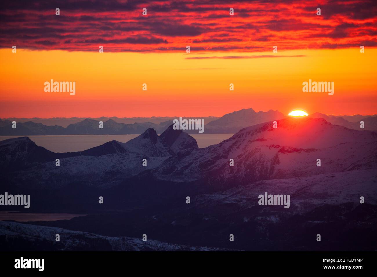 Magnifique coucher de soleil à Lofoten, Norvège Banque D'Images