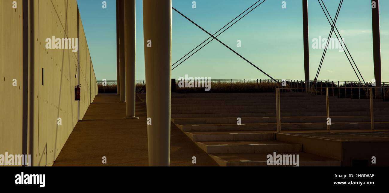 Quelques détails d'architecture capturings au parc Stavros Niarchos pendant le coucher du soleil à athènes Banque D'Images