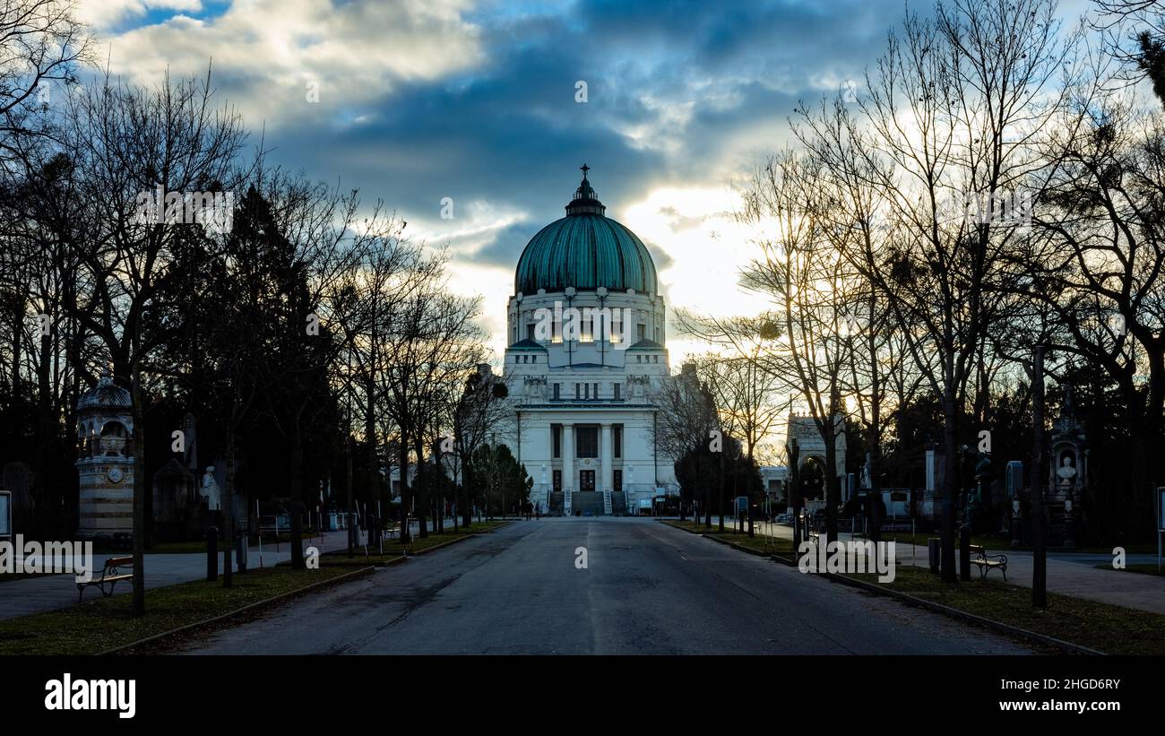 tourné sur le cimetière central de vienne lors d'une journée d'hiver froide mais ensoleillée de la jannary Banque D'Images