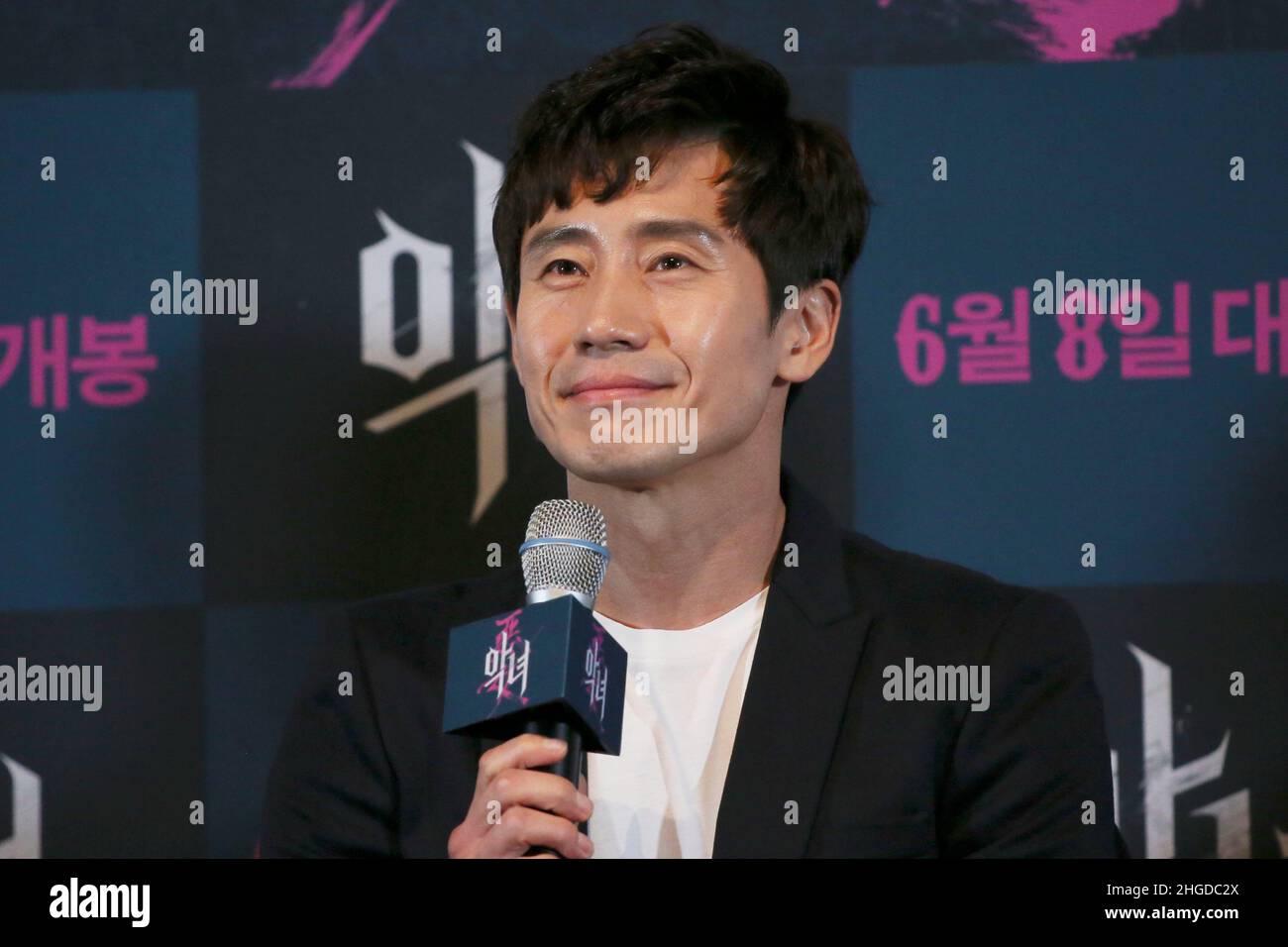 L'acteur Shin Ha Gyun assiste à leur nouveau film "Villainess" première au théâtre de Séoul, en Corée du Sud. Banque D'Images