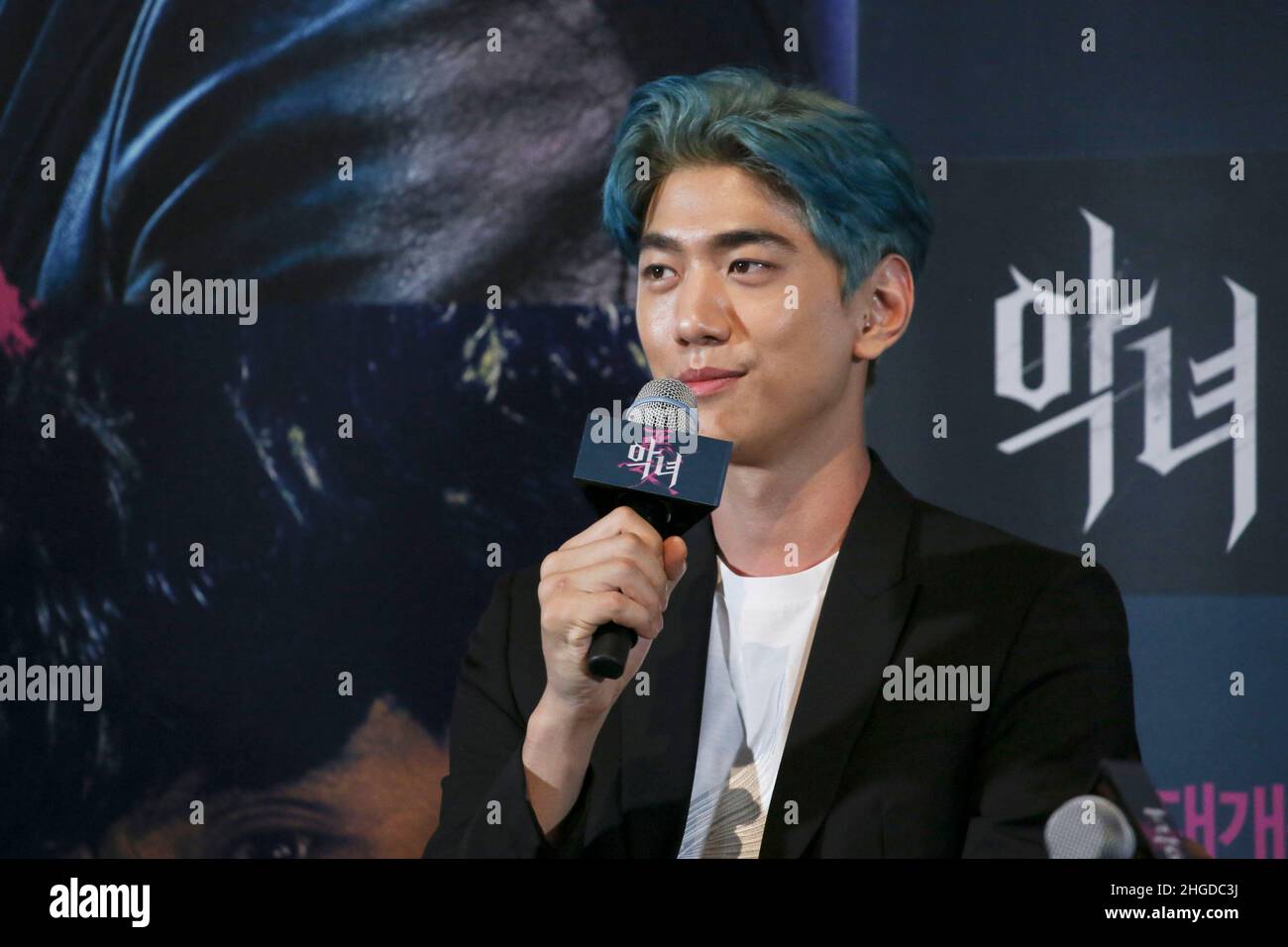 L'acteur Sung Jun assiste à sa première de film "Villainess" au théâtre de Séoul, en Corée du Sud. Banque D'Images