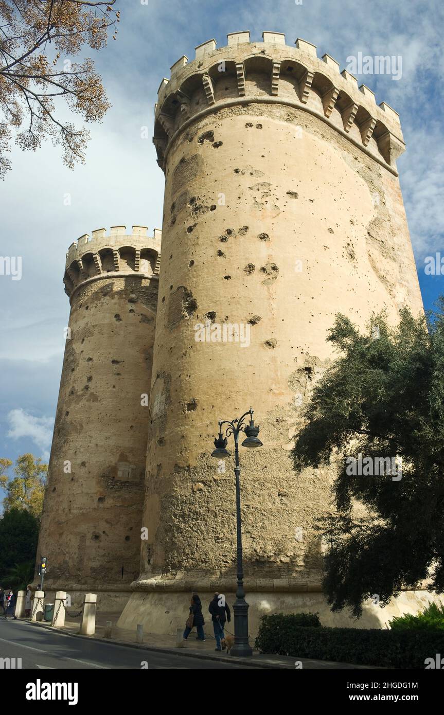 Tours quart dans l'ancienne et fortifiée Valence. Banque D'Images