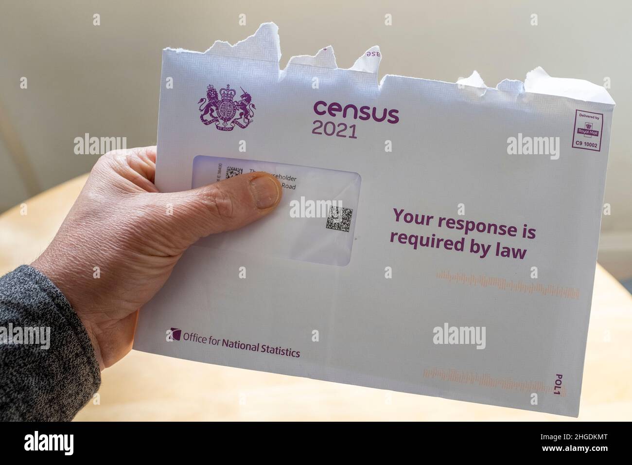 Personne avec lettre UK Census 2021 en main, Londres, en glande Banque D'Images
