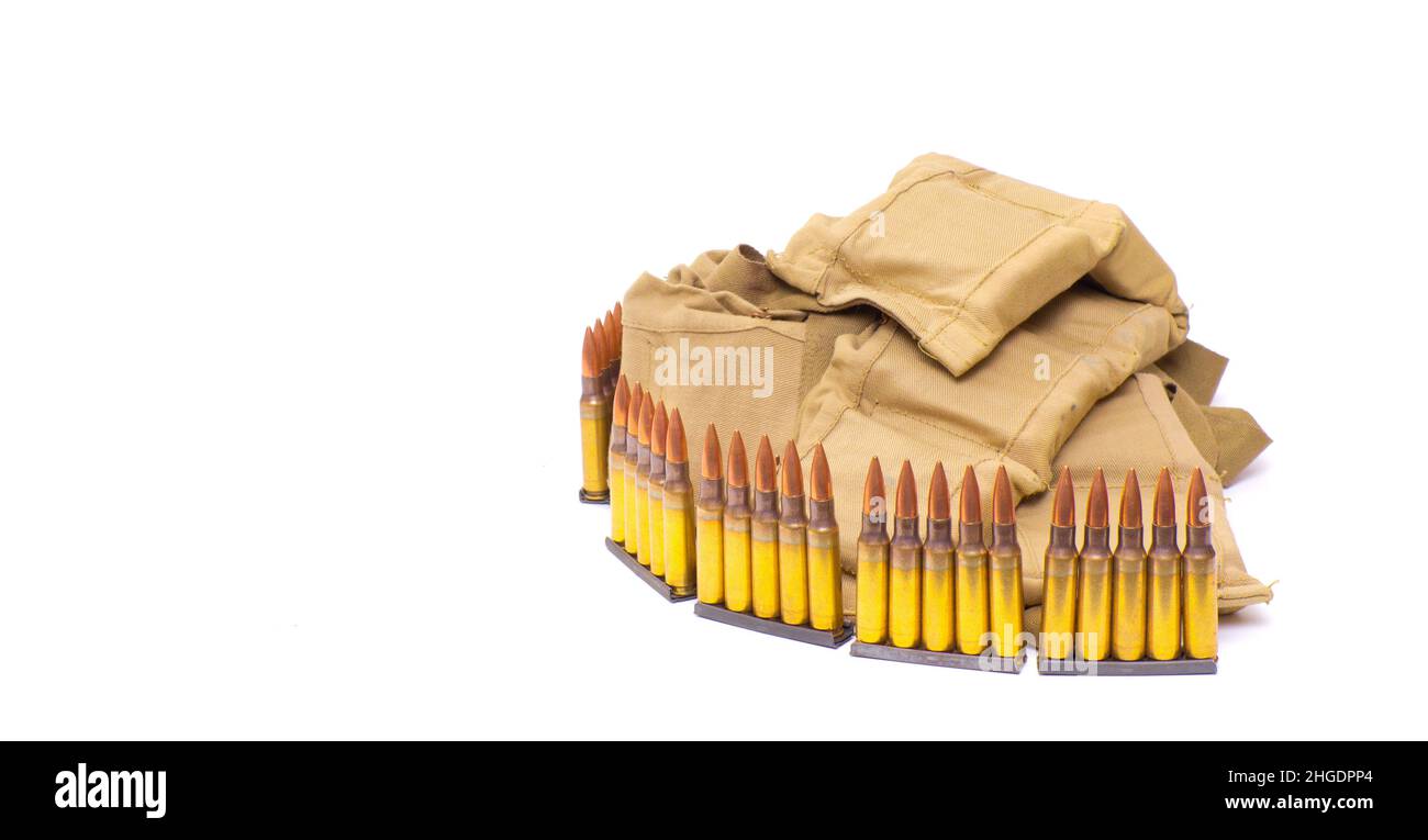 Pinces et bandoliers de munitions militaires avec espace de copie Banque D'Images