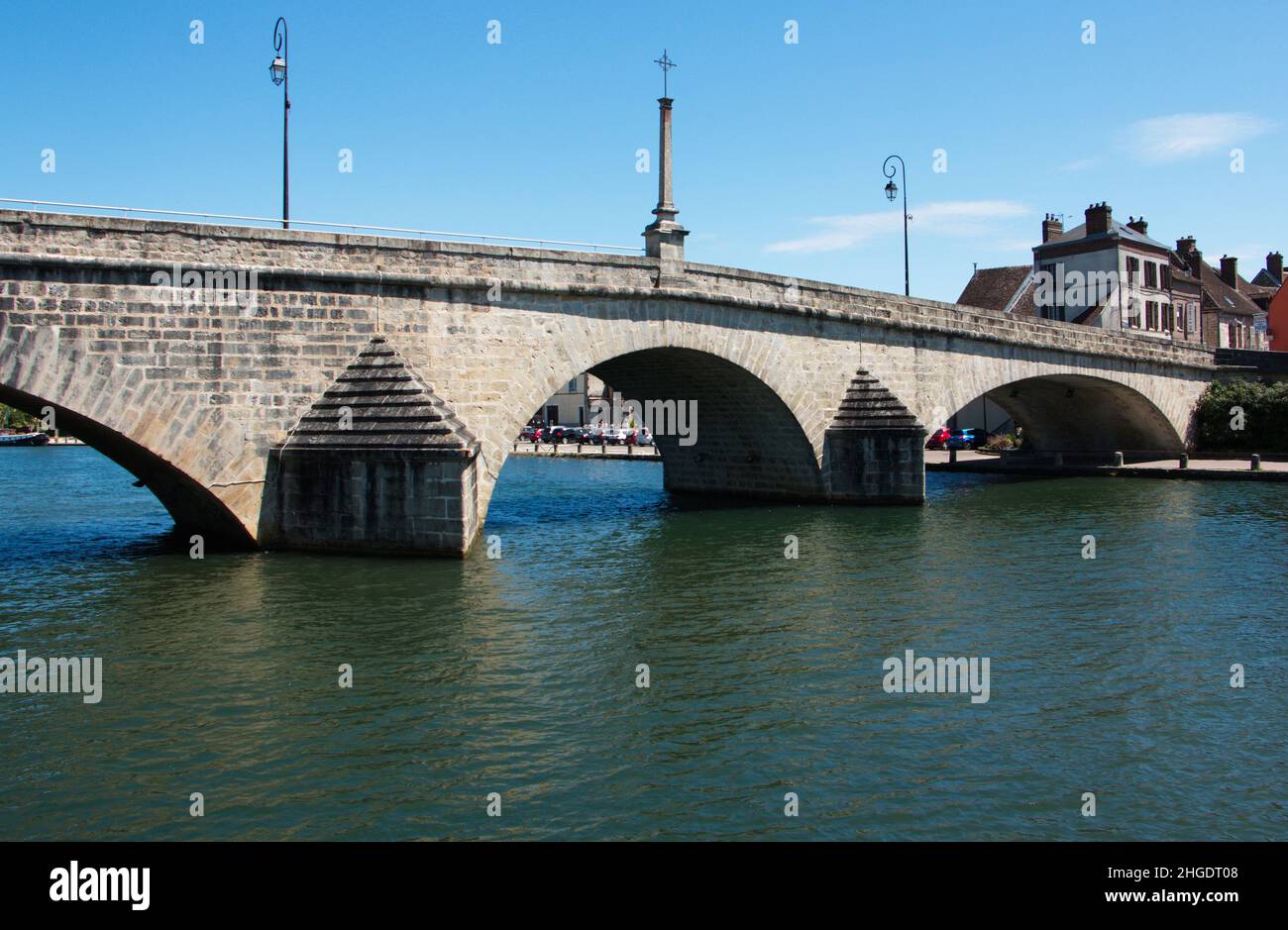 Pont à Villeneuve sur Yonne en Bourgogne en France Banque D'Images