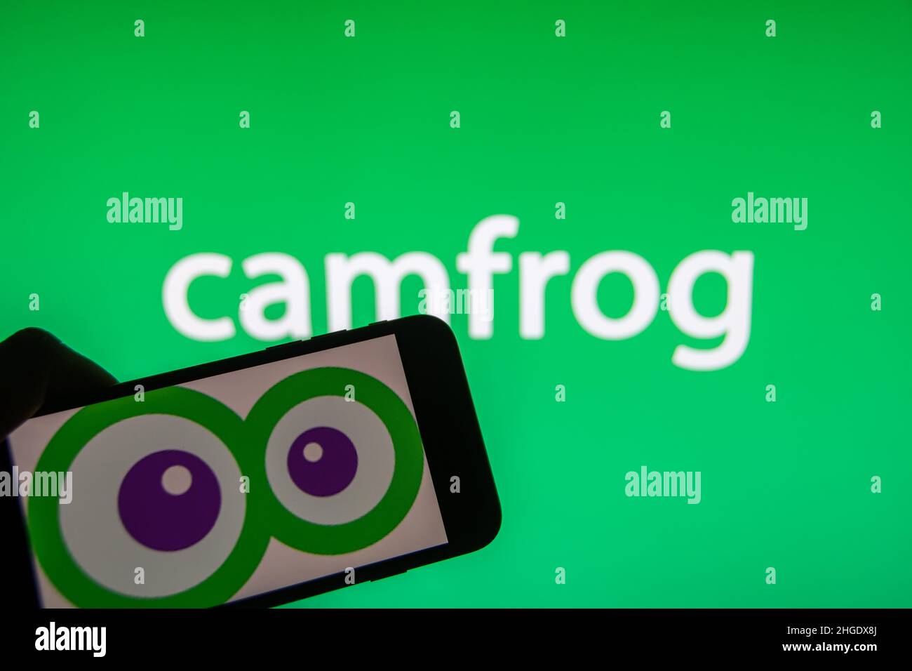 Rheinbach, Allemagne 19 janvier 2022, le logo de la marque du portail de chat vidéo 'Camfrog' sur l'affichage d'un smartphone (en particulier le logo de la marque) Banque D'Images