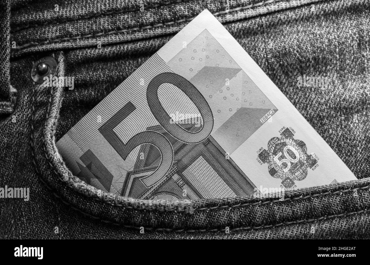 billet de banque de 50 euros dans la poche du jean Banque D'Images