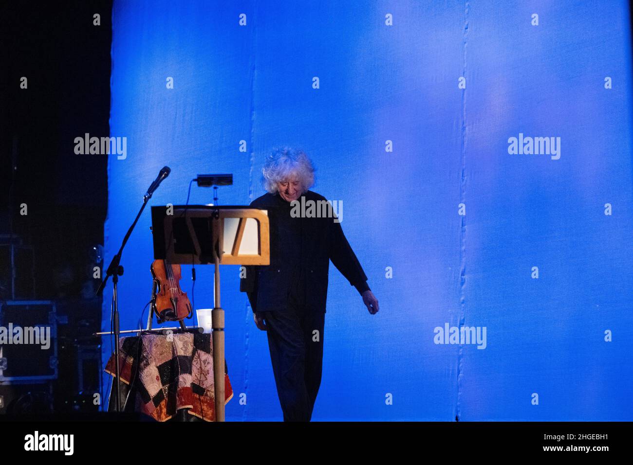 Le chanteur et violoniste italien Angelo Branduardi en concert “il cammino dell’anime tour” au Teatro Colosseo le 19 janvier 2021 à Turin, Italie. Banque D'Images