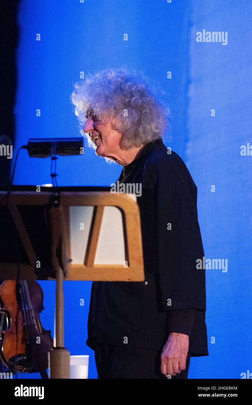 Le chanteur et violoniste italien Angelo Branduardi en concert “il cammino dell’anime tour” au Teatro Colosseo le 19 janvier 2021 à Turin, Italie. Banque D'Images