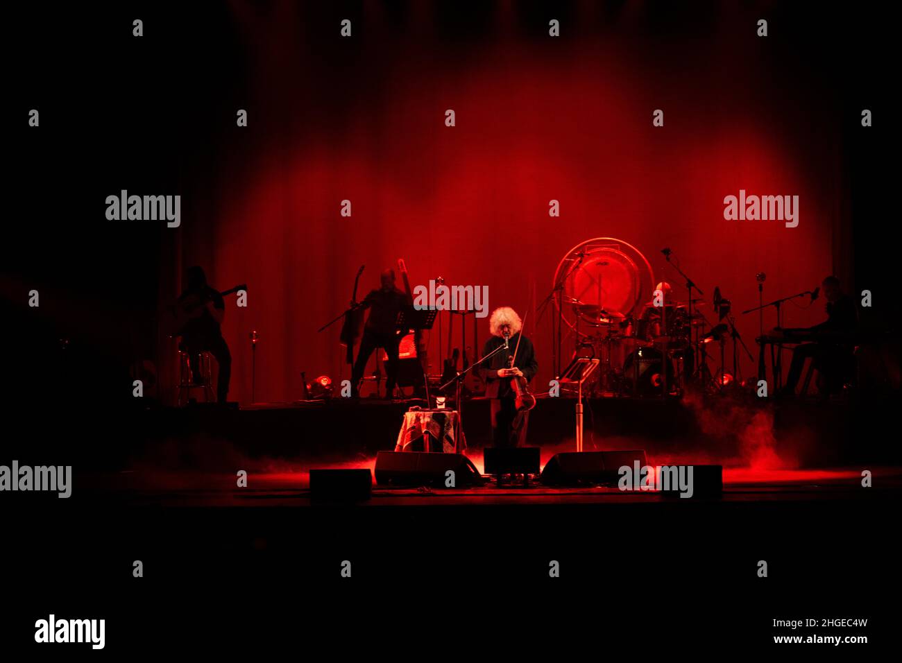 Le chanteur et violoniste italien Angelo Branduardi en concert “il cammino dell’anime tour” au Teatro Colosseo le 19 janvier 2021 à Turin, Italie. Banque D'Images