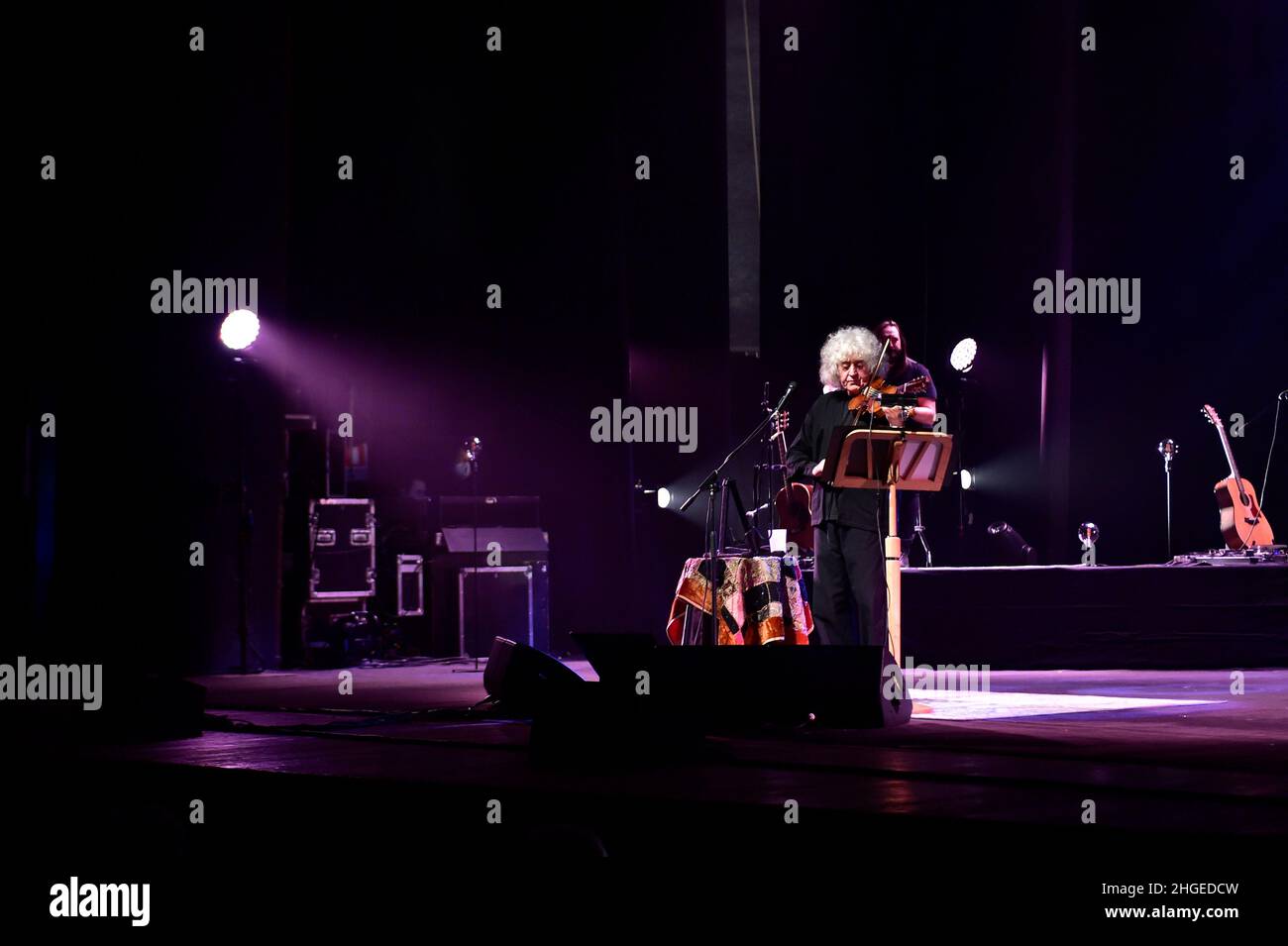 Le chanteur et violoniste italien Angelo Branduardi en concert “il cammino dell’anime tour” au Teatro Colosseo le 19 janvier 2021 à Turin, Italie. Banque D'Images