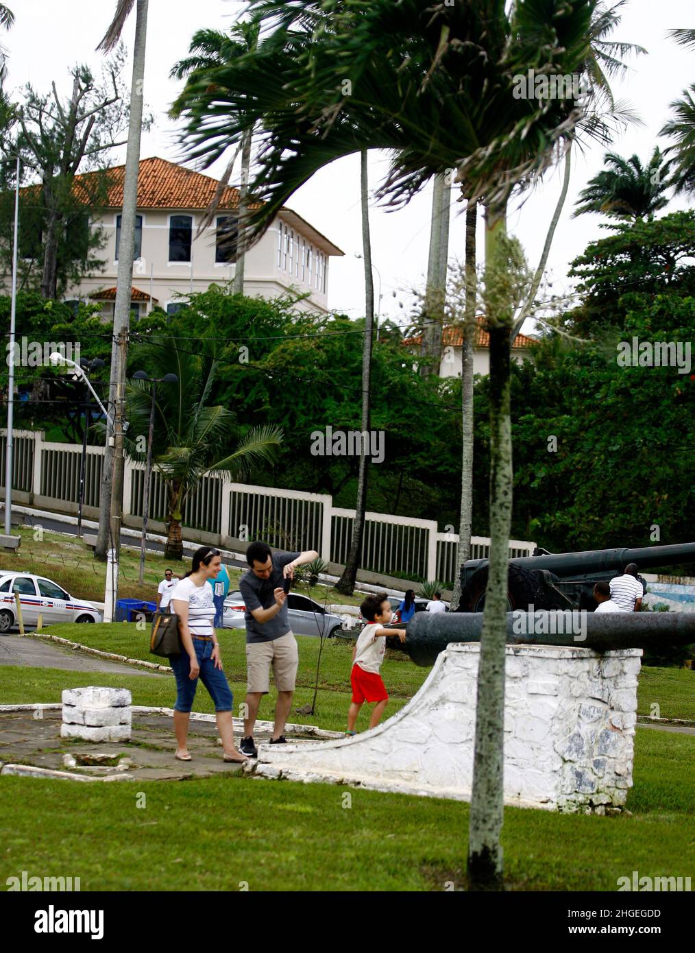 salvador, bahia, brésil - 2 août 2014 : personnes visitant la forte de Nossa Senhora de Monte Serrat dans la ville de Salvador. Banque D'Images