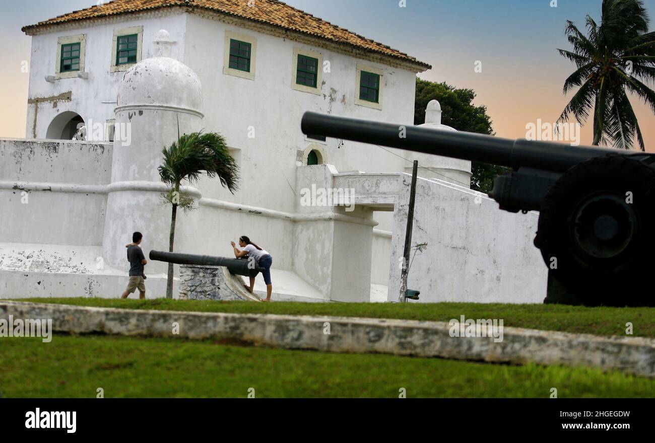 salvador, bahia, brésil - 2 août 2014 : personnes visitant la forte de Nossa Senhora de Monte Serrat dans la ville de Salvador. Banque D'Images