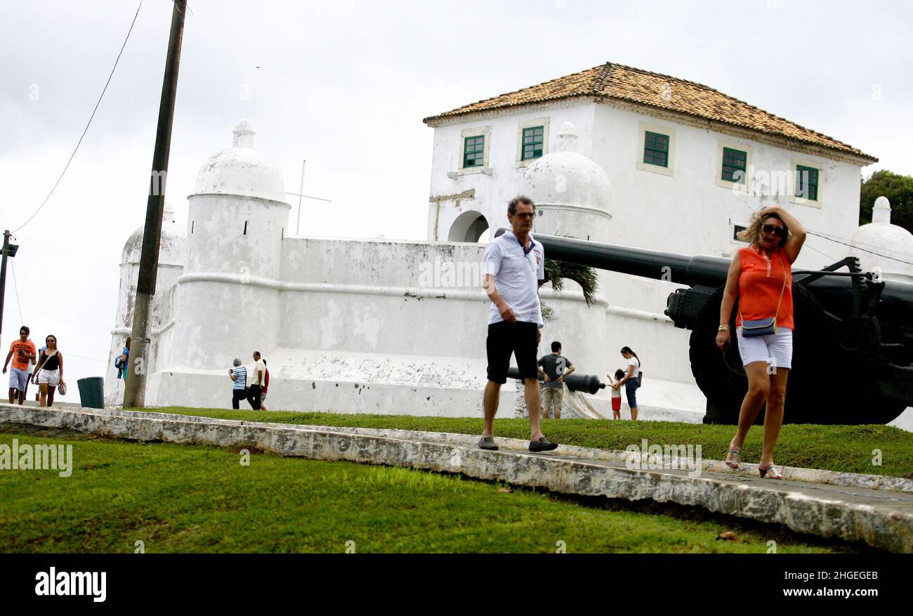 salvador, bahia, brésil - 2 août 2014 : personnes visitant la forte de Nossa Senhora de Monte Serrat dans la ville de Salvador. Banque D'Images