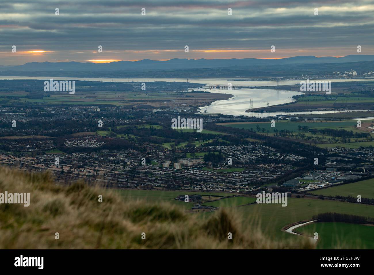 Tullibody et Alloa, deux villes de la Forth Valley près de la rivière Forth, Clackmannanshire, Écosse, Royaume-Uni - photographiés des Ochils Banque D'Images