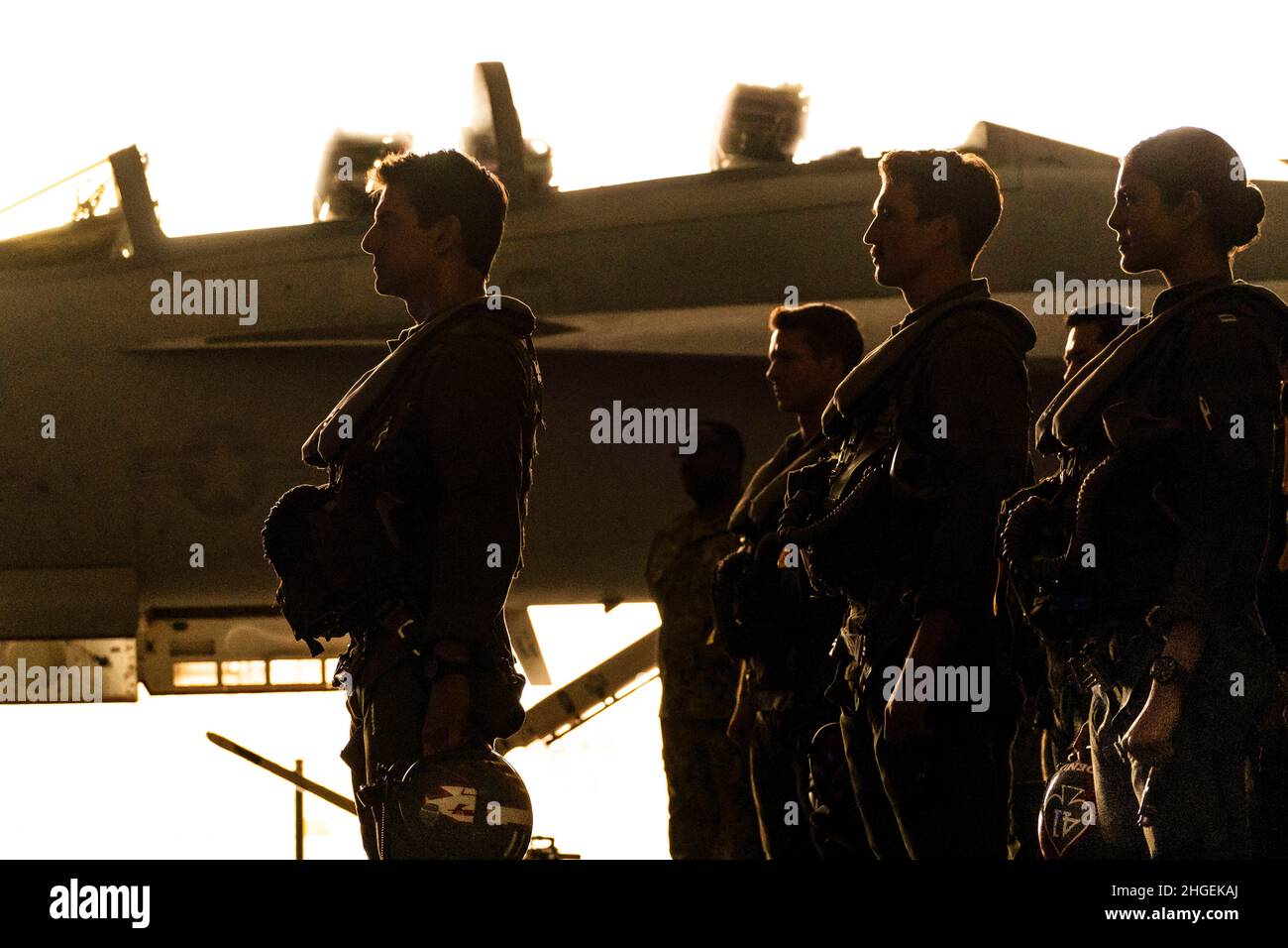 DATE DE SORTIE: 26 juin 2020 TITRE: Top Gun: Maverick STUDIO: Paramount Pictures DIRECTEUR: Joseph Kosinski PLOT:Après plus de trente ans de service comme l'un des plus grands aviateurs de la Marine, Pete Mitchell est là où il appartient, poussant l'enveloppe comme un courageux pilote d'essai et esquivant l'avancement dans le rang qui le terrait.AVEC: TOM CROISIÈRE en tant que capitaine Pete Maverick Mitchell, Miles Teller joue Lt. Bradley Rooster Bradshaw, Monica Barbaro en tant que Phoenix et Glen Powell en tant que Hangman.(Image de crédit : © Paramount Pictures/Entertainment Pictures) Banque D'Images