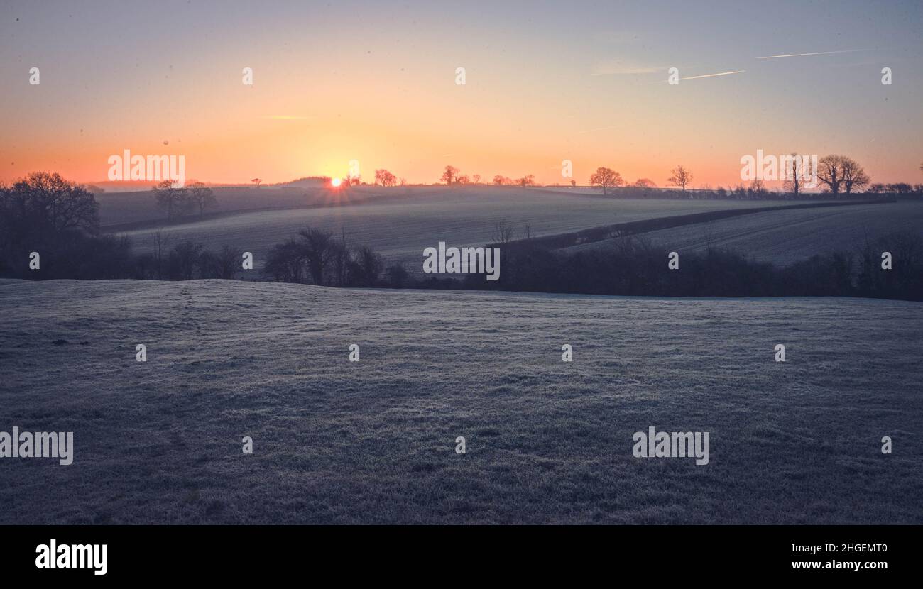 Un paysage hivernal au Royaume-Uni au lever du soleil Banque D'Images