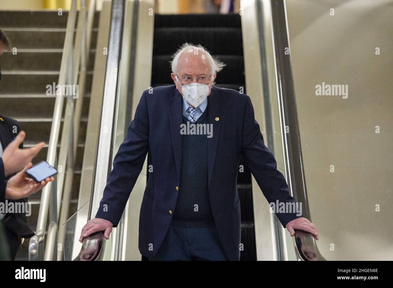 Washington, États-Unis.20th janvier 2022.Le sénateur Bernie Sanders, D-VT, quitte le Capitole après avoir voté à Washington le jeudi 20 janvier 2022.Photo de Bonnie Cash/UPI Credit: UPI/Alay Live News Banque D'Images