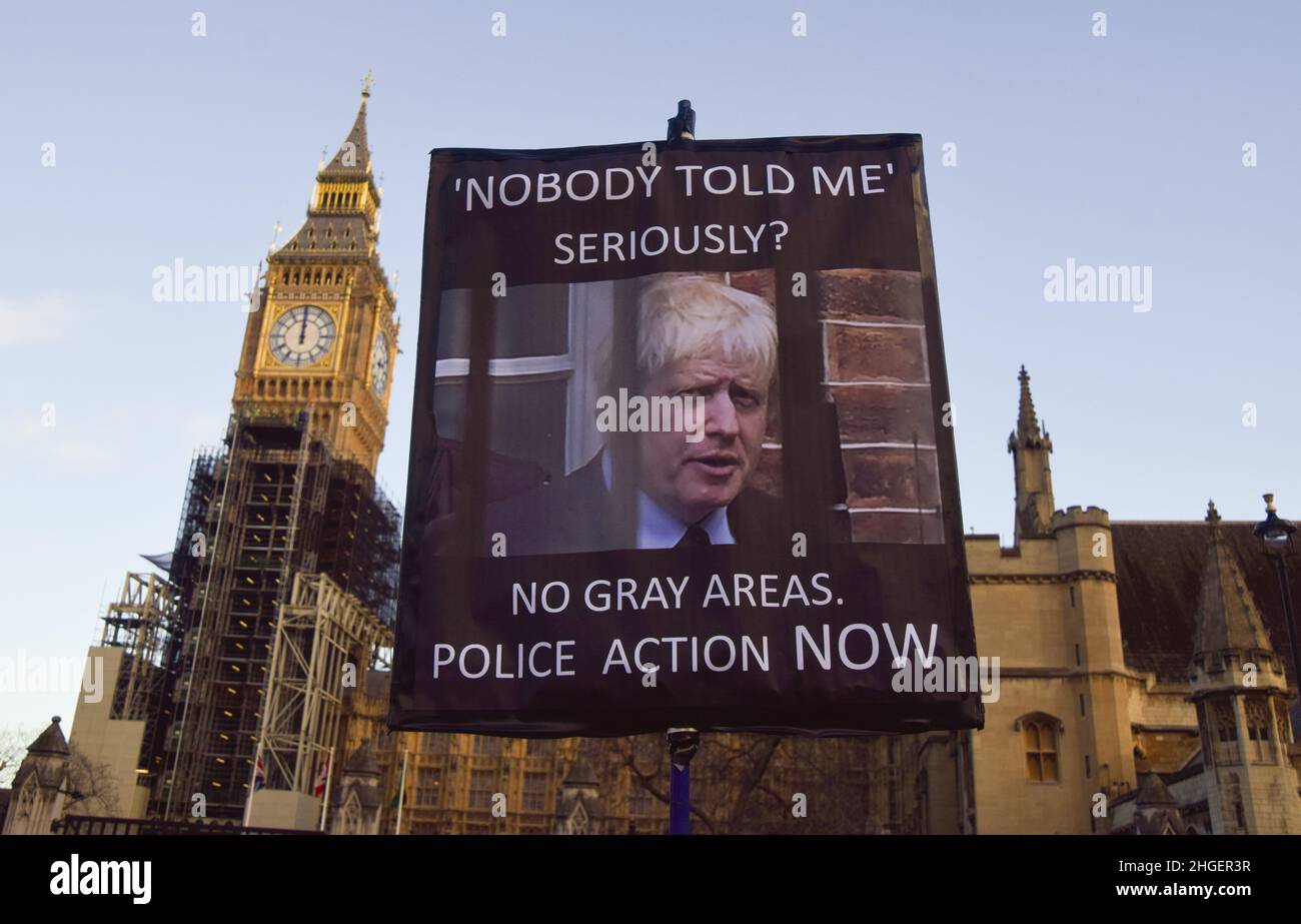 Londres, Royaume-Uni 19th janvier 2022.Les manifestants se sont rassemblés devant les chambres du Parlement tandis que Boris Johnson faisait face aux QG et appelle à démissionner suite aux parties de Downing Street. Banque D'Images