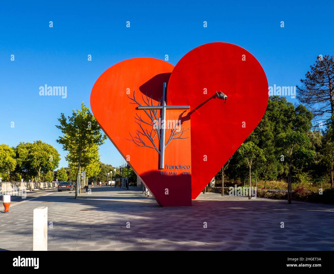 Fatima, Portugal, août 2021 : une sculpture en forme de coeur dans le sanctuaire de Fátima, érigée à l'occasion de la visite du P argentin Banque D'Images