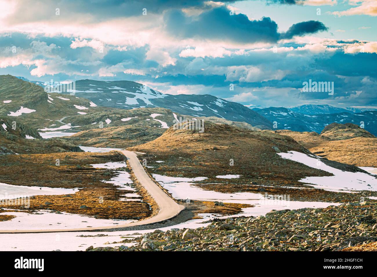 Aurlandsfjellet, Norvège. Route ouverte Aurlandsfjellet. Route pittoresque dans le paysage norvégien d'été. Site naturel norvégien et populaire Banque D'Images