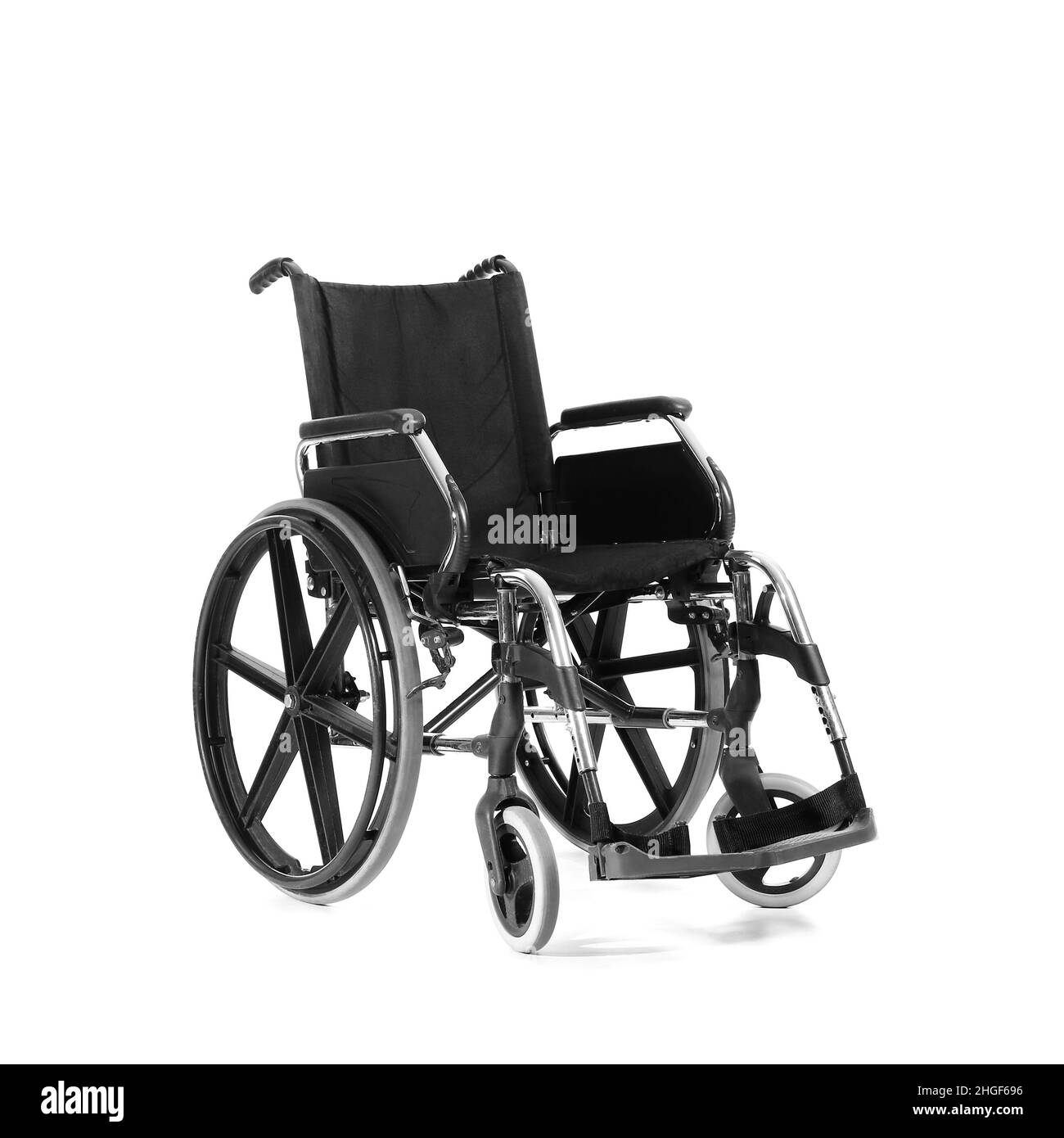Fauteuil roulant vide isolé sur blanc Banque D'Images