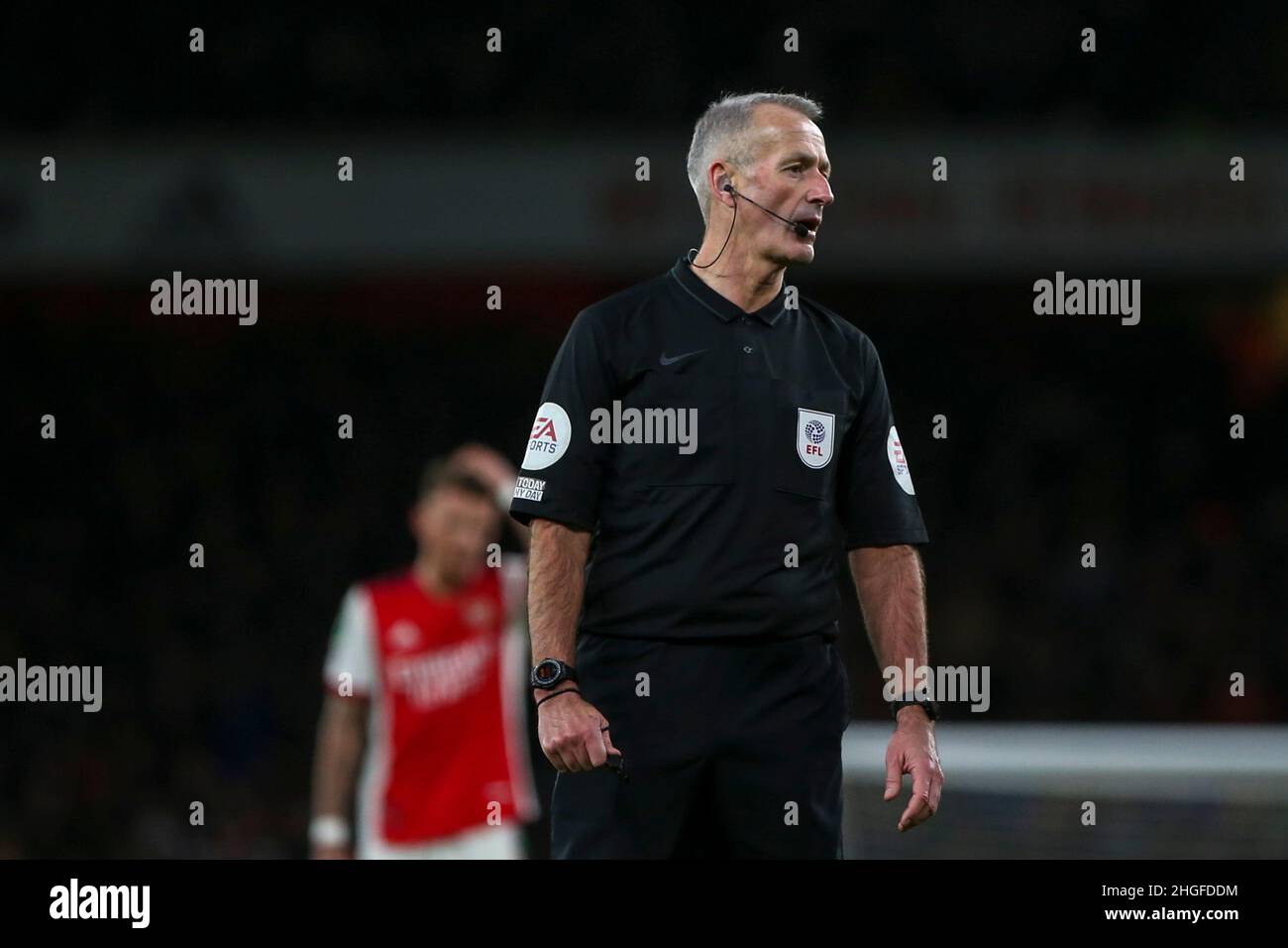 LONDRES, ROYAUME-UNI.JAN 20th arbitre Martin Atkinson lors du match de la Carabao Cup entre Arsenal et Liverpool au stade Emirates, Londres, le jeudi 20th janvier 2022.(Credit: Tom West | MI News) Credit: MI News & Sport /Alay Live News Banque D'Images