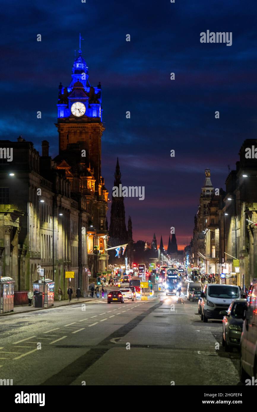 Vue en soirée sur les bâtiments historiques de la vieille ville d'Édimbourg, Écosse, Royaume-Uni Banque D'Images