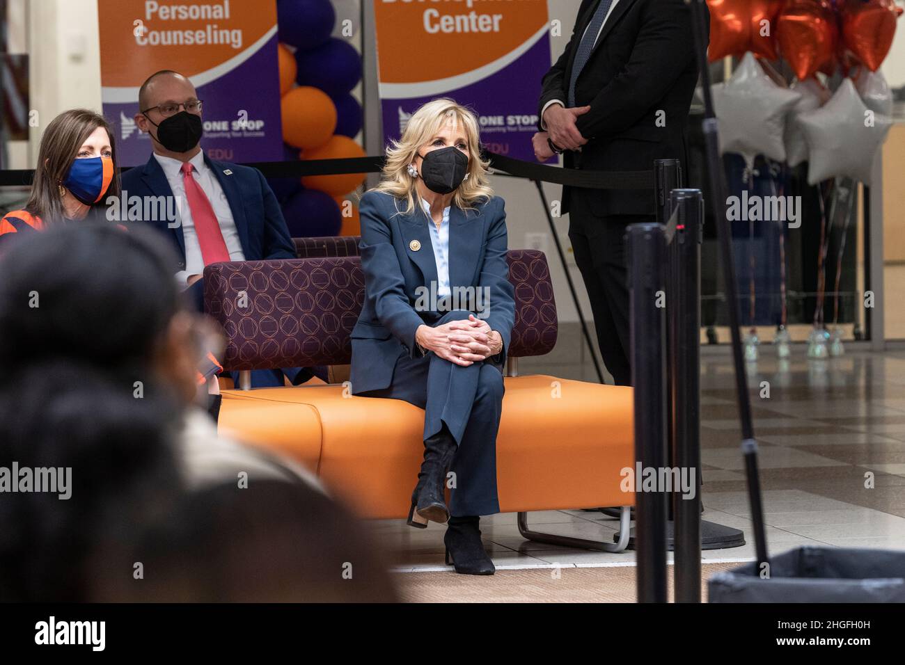 Paramus, NJ - 20 janvier 2022: La première dame Dr. Jill Biden visite le Collège communautaire de Bergen avec le secrétaire de l'éducation Miguel Cardona Banque D'Images