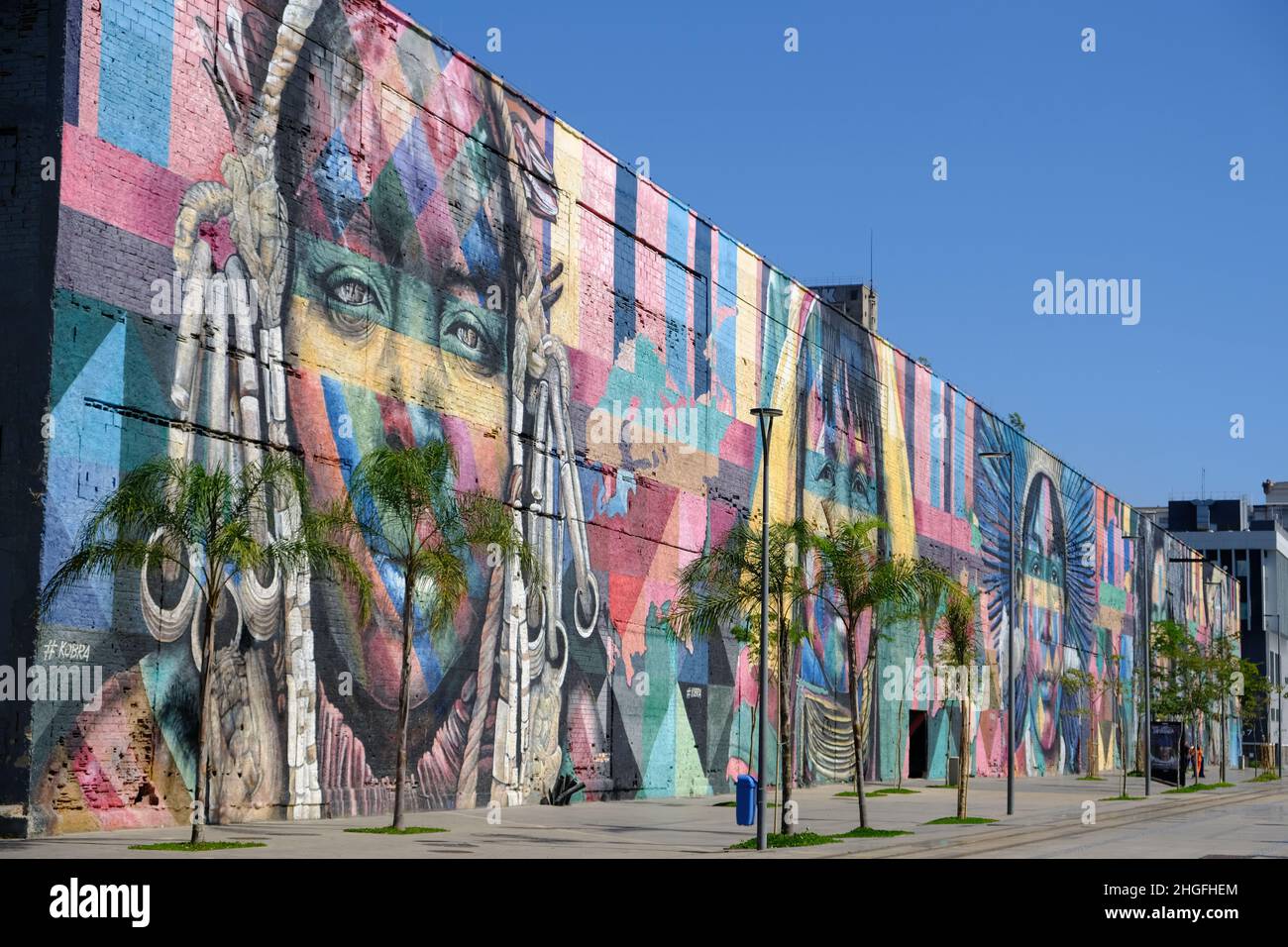 Brésil Rio de Janeiro - Port et Docks zone graffiti ethnique mur - Mural das Etnias Banque D'Images