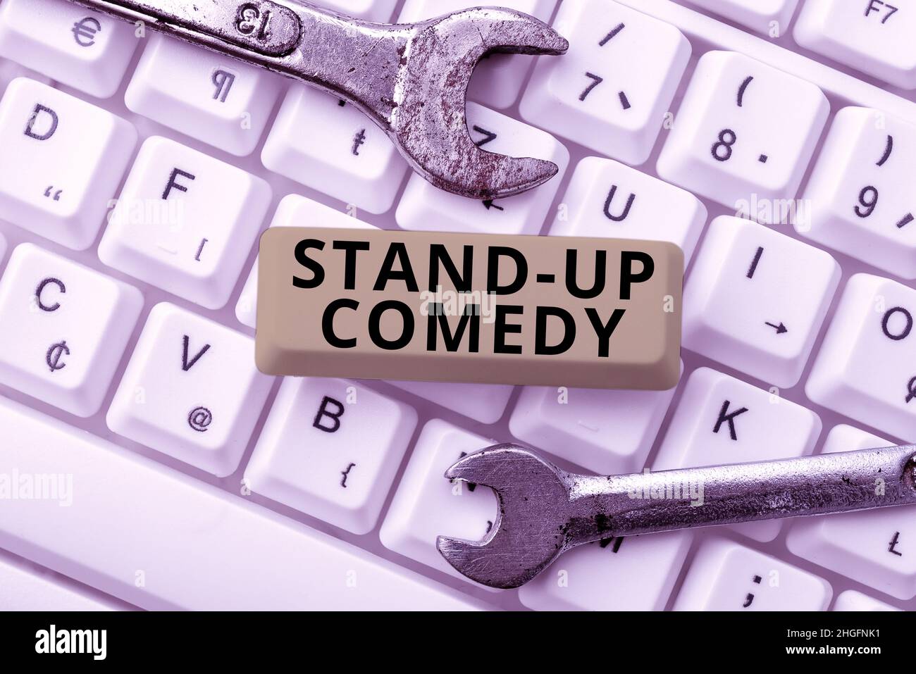 Inspiration montrant l'inscription Stand up Comedy, Word pour un style de bande dessinée où un comédien raconte des histoires humoristiques en se connectant avec des amis en ligne, faisant de la sorte Banque D'Images