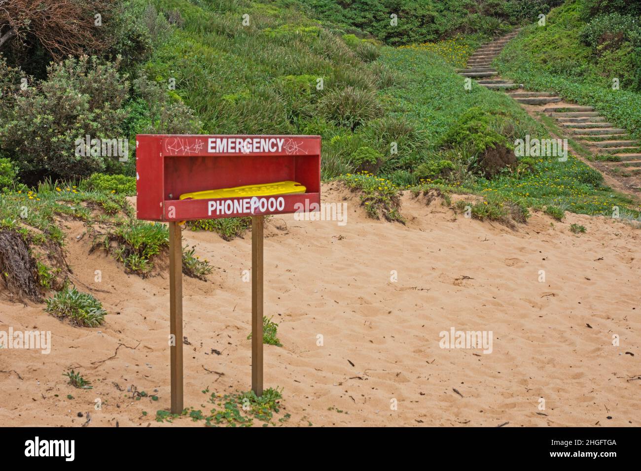 Dispositif de flottaison d'urgence pour sauver des vies à la plage de Turimetta non patrouillée, Sydney Australie. Banque D'Images